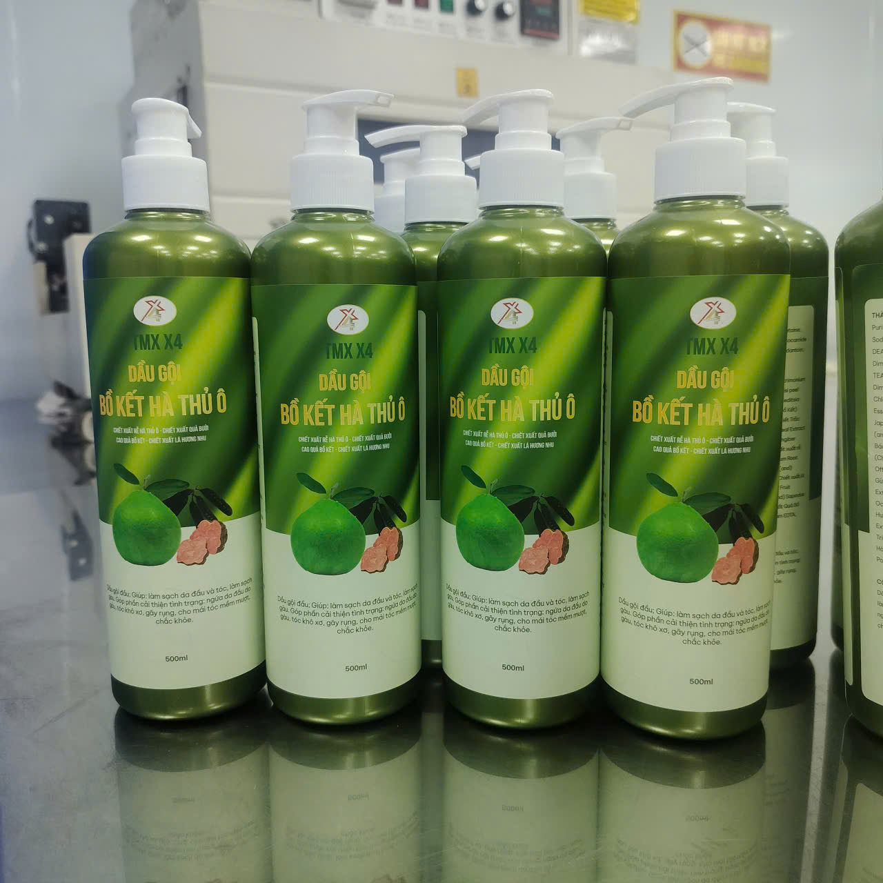 Dầu Gội Bồ Kết Hà Thủ Ô Thảo Mộc Xanh X4 500Ml