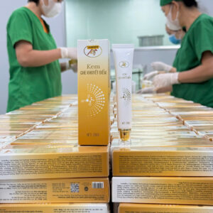 Alternative view of Kem Che Khuyết Điểm Thảo Mộc Xanh X4